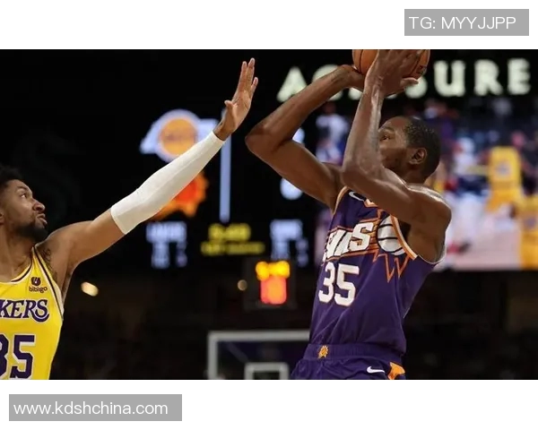 足球明星的投篮姿势大比拼谁的技巧更胜一筹