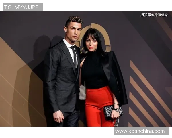 超模与足球明星的浪漫故事与时尚圈的交织关系探讨