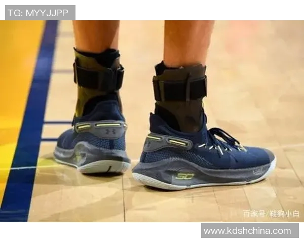 足球明星与球鞋的完美瞬间展现运动魅力与时尚风采的精彩合影