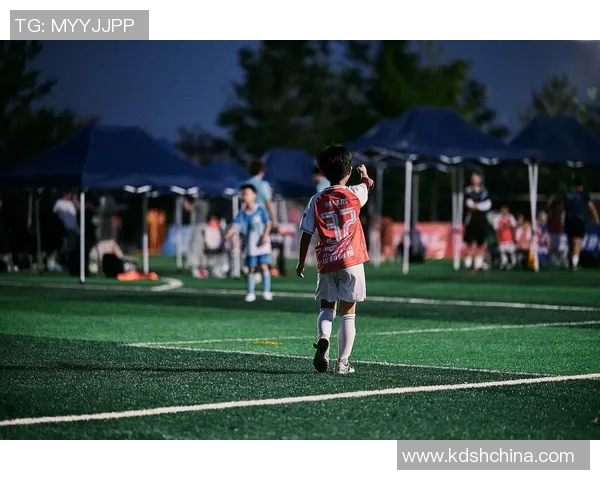 长得像河马的足球明星如何在绿茵场上展现独特魅力与风采 长得像河马的足球明星如何在绿茵场上展现独特魅力与风采