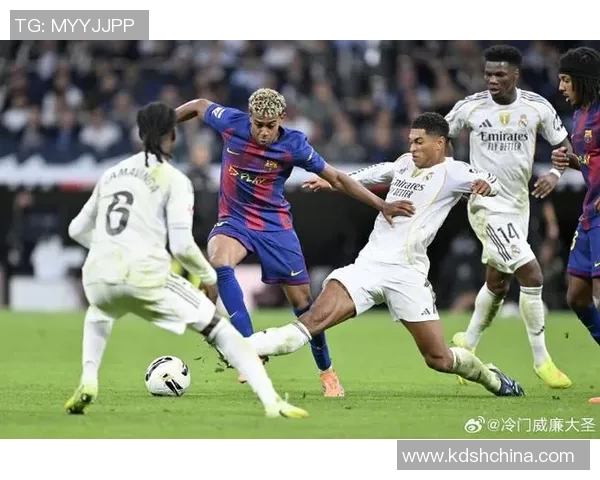 2013年巴萨与皇马经典对决回顾球迷心中的永恒经典之战