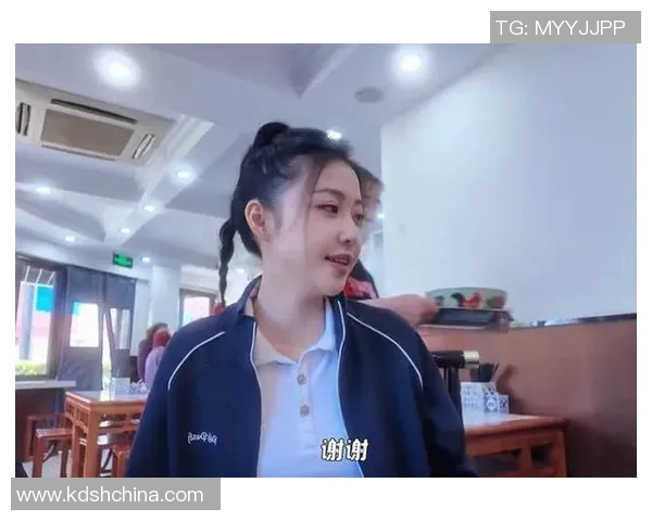 女明星与老公打篮球的甜蜜瞬间分享，尽显运动魅力与爱情温馨